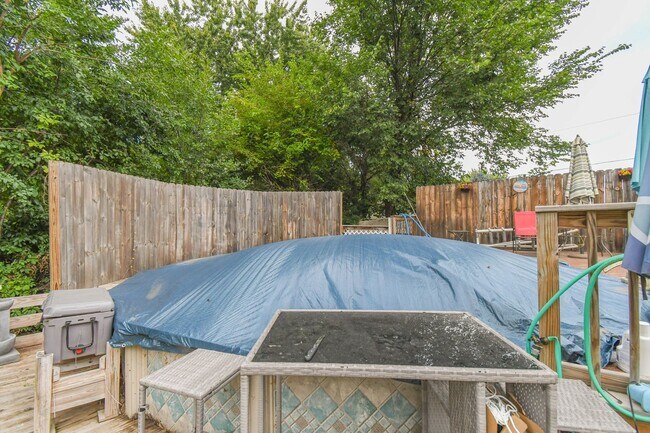 Building Photo - Spacious Central Sioux Falls Home with Ent...