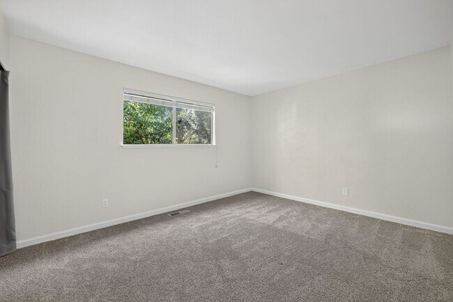 Building Photo - Charming 3-Bed / 2-Bath Retreat on Over an Acre in Sebastopol