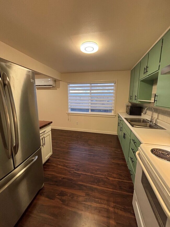 Building Photo - Cute newly renovated 2 bed 1 bath home for rent in Quincy