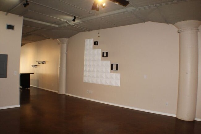 Building Photo - 1122 Jackson St