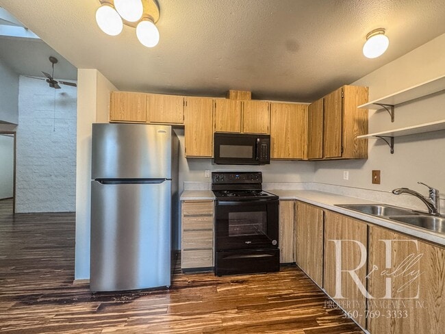 Building Photo - Charming 3-Bed Tacoma Home with Skylights & Unique Touches