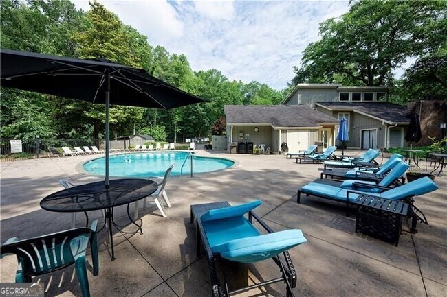 Building Photo - 2179 Surrey Ct