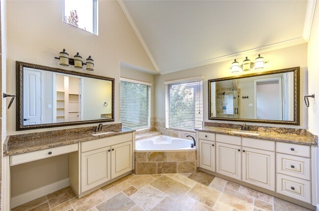 Building Photo - 67 Blissful Ridge Ct