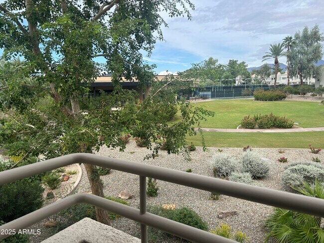 Building Photo - 7760 E Gainey Ranch Rd