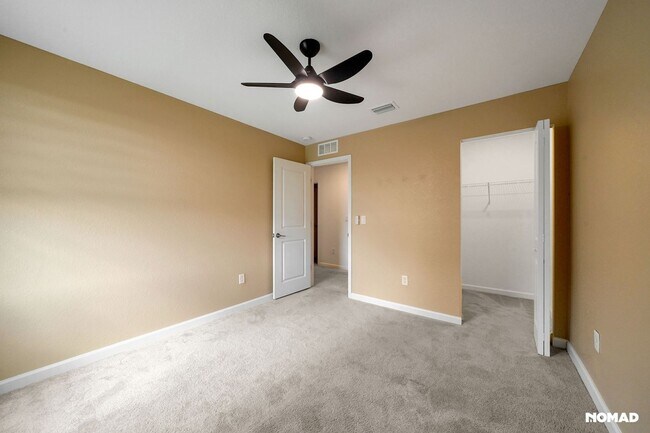 Building Photo - Spacious 5BR House in Fort Pierce, minutes...