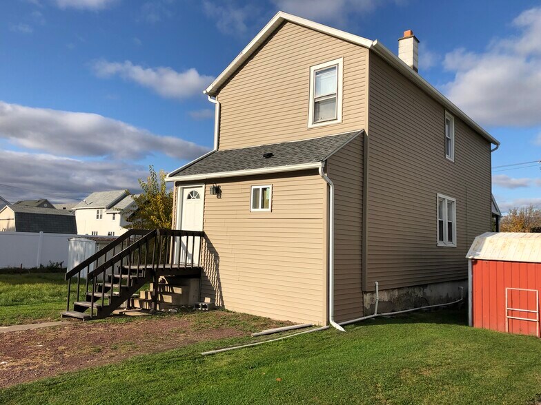 Primary Photo - 119 Gardner Ave