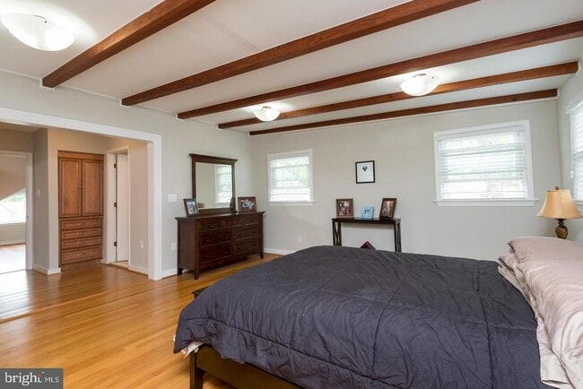 Building Photo - 5106 25th Pl N