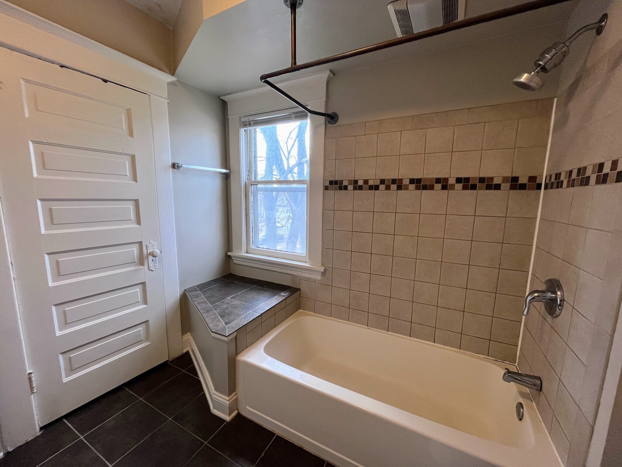 Building Photo - 709 Lafayette Ave SE