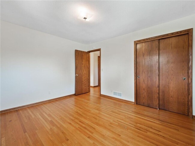 Building Photo - Great Roseville Home, Moundsview Schools, ...