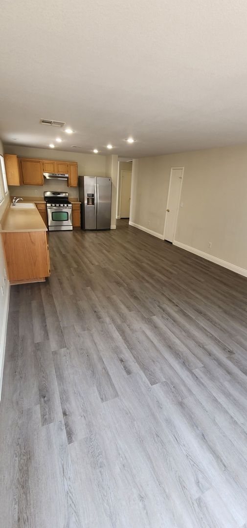 Building Photo - HOUSING CHOICE VOUCHER APPROVED! Spacious Henderson Home with Open Layout & Endless Backyard Pote...