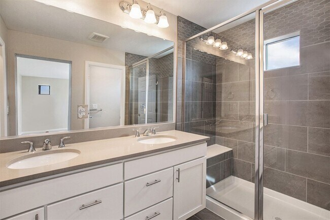 Building Photo - Beautiful 2 Bed 2 1/2 Townhome in Virginia Village
