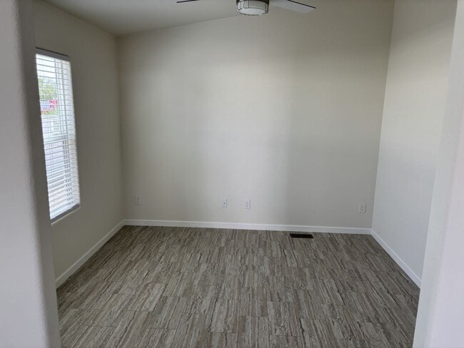 Building Photo - 3405 S Tomahawk Rd