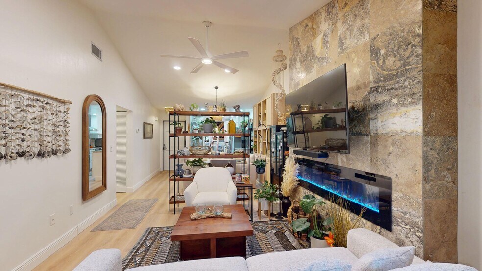 Building Photo - 385 E Hartford St