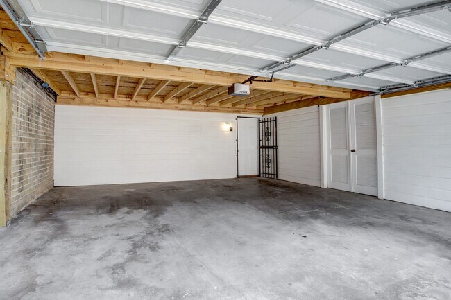 Building Photo - 1412 Walnut Bend Ln