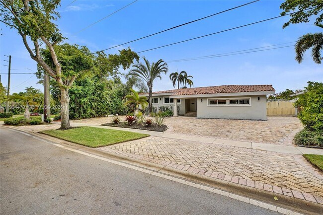 Building Photo - 12478 N Bayshore Dr