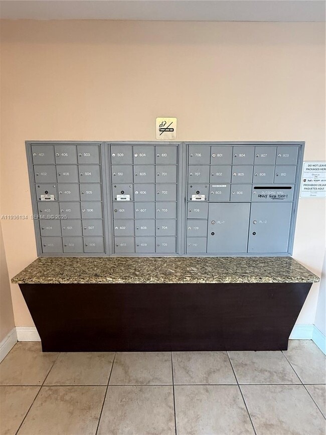 Building Photo - 119 SW 6th Ave