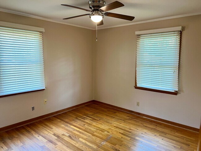 Building Photo - 1507 Franklin - For RENT!
