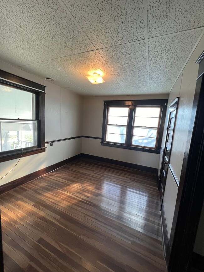 Building Photo - 2 Bedroom Single Family Home Next to Fort ...