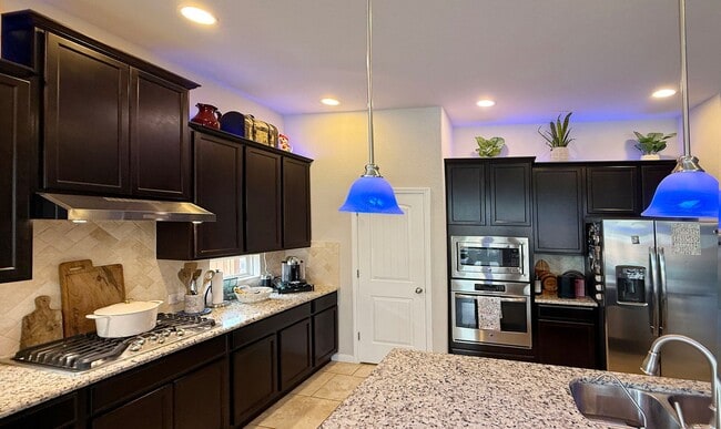 Building Photo - Beautiful 4/3.5 Home Available In Northwest San Antonio!