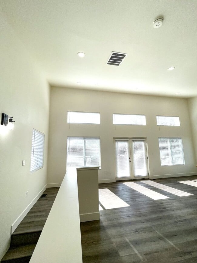 Primary Photo - 3 Bedroom House with LARGE balcony!
