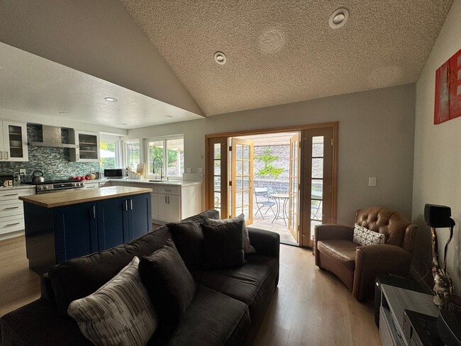 Building Photo - Beautiful 4-Bedroom + Loft Home in Desirab...