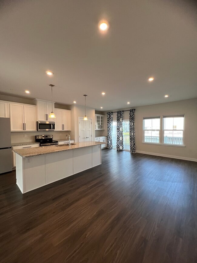Building Photo - 272 Sugar Maple Square