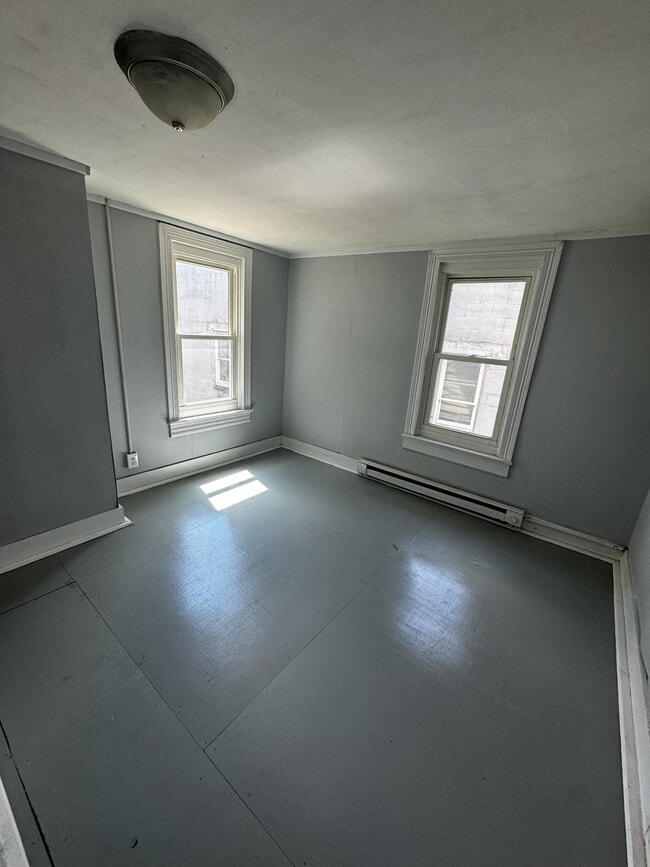 Building Photo - 317 N Maple Ave