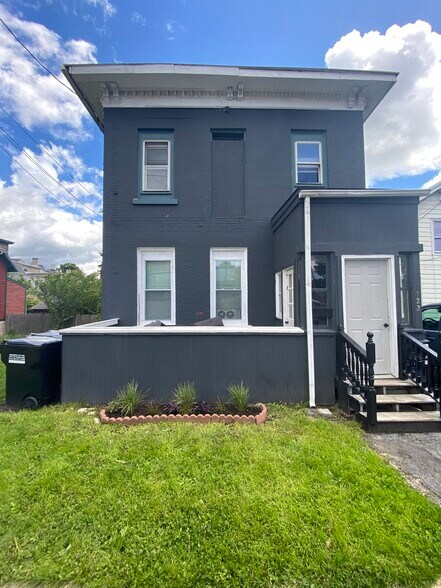 Building Photo - 122 Wayne St