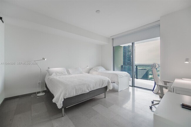 Building Photo - 68 SE 6th St