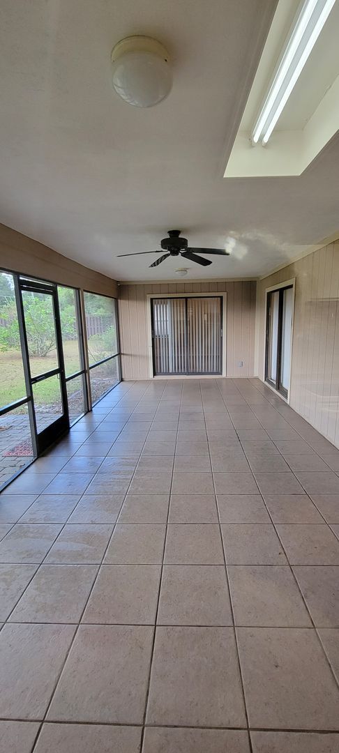 Building Photo - 3/2: Enjoy this nice spacious home in Sunrise.