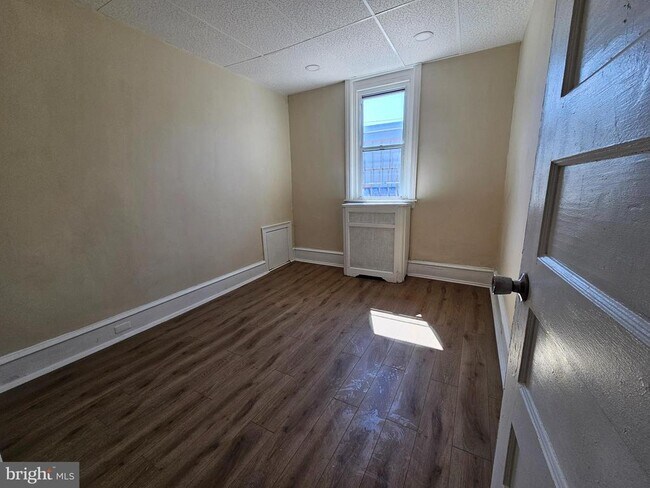 Building Photo - 718 S 52nd St