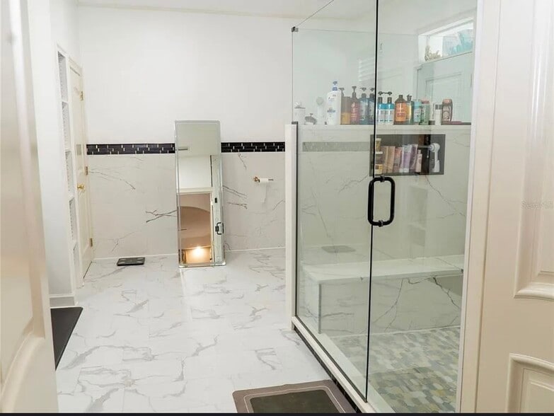 Master bathroom - 1304 Ocoee Apopka Rd