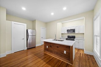 Building Photo - 811 Sul Ross St