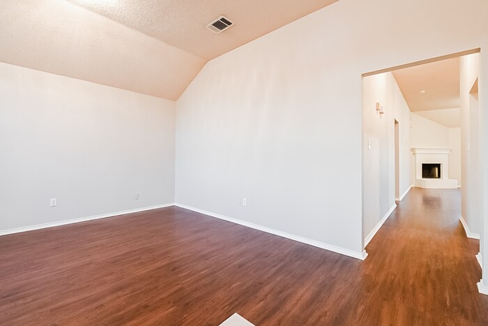 Building Photo - 616 White Swan Dr