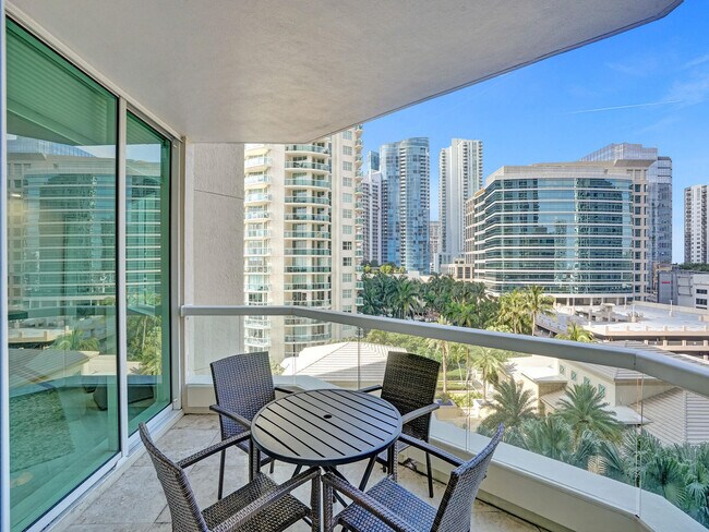 Building Photo - 411 N New River Dr E