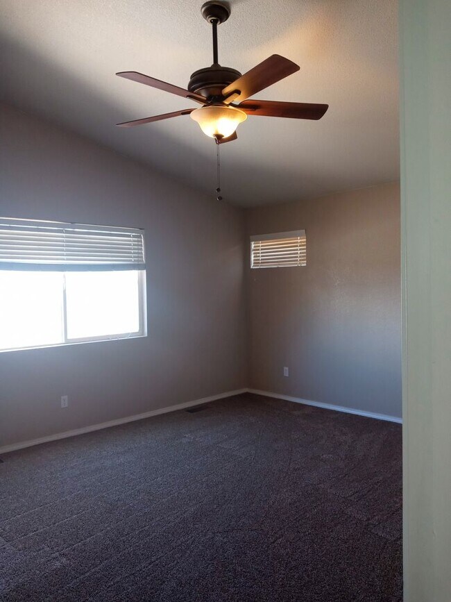 Building Photo - 9900 Sunshine Mesa Dr NW
