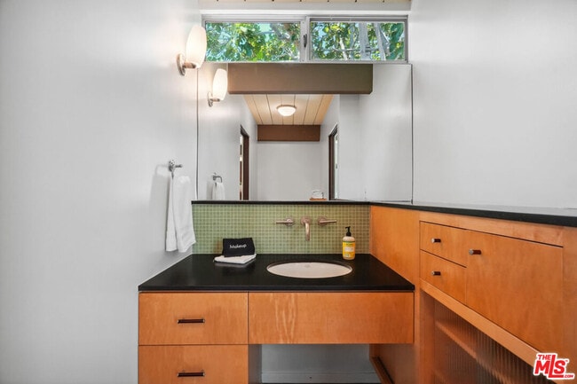 Building Photo - 1568 Stoddard Ave