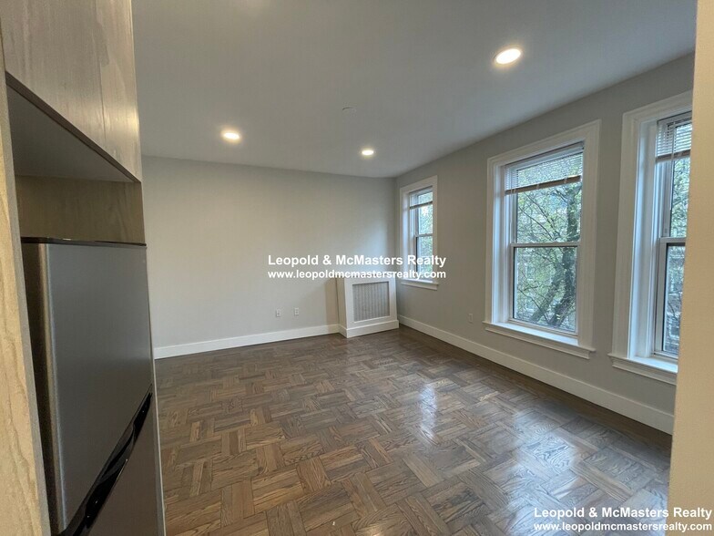 Building Photo - 35 Queensberry St