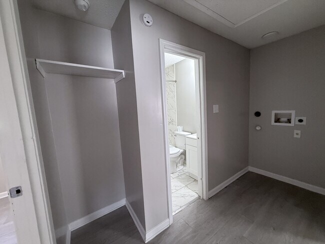 Building Photo - 1157 N Belvedere Blvd