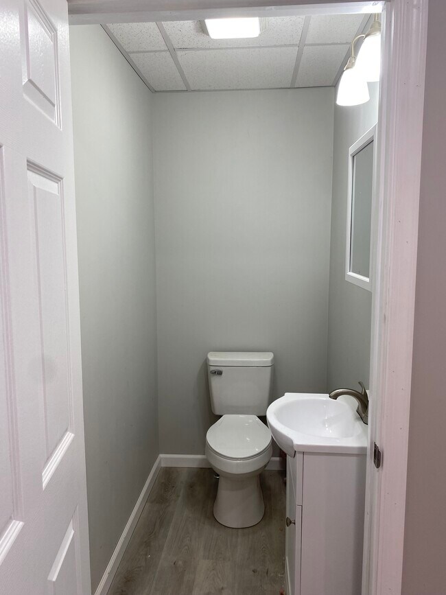 Building Photo - 401 McLean St