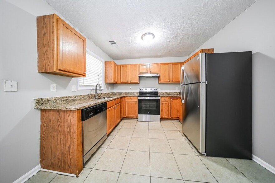 Building Photo - 7130 Ravenwood Ln