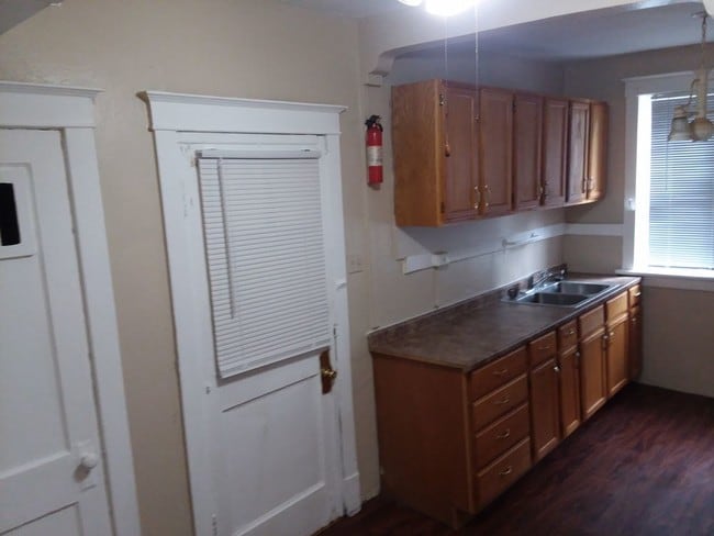 Building Photo - ONE MONTH FREE FOR 13 MONTH LEASE