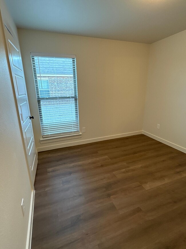 Building Photo - 2128 Langford Ave