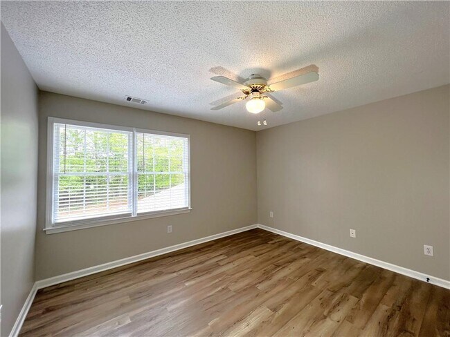 Building Photo - 12560 Crabapple Chase Dr
