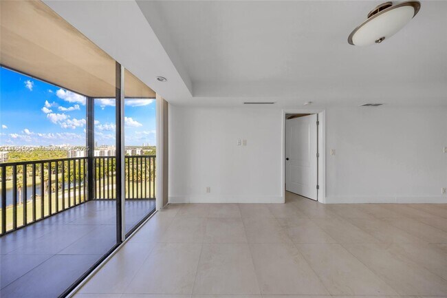 Building Photo - 20301 W Country Club Dr