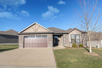 Building Photo - 4202 Meadow View Dr