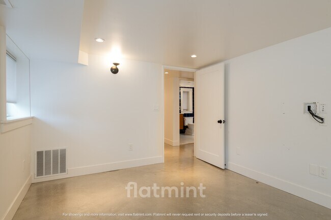 Building Photo - 2315 N 56th St