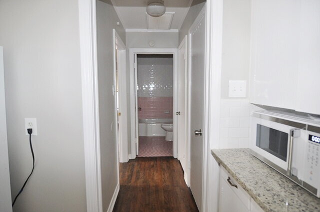 Building Photo - "Adorable One-Bedroom Featuring Hardwood Floors, Vintage Charm & Stylish Updates!"