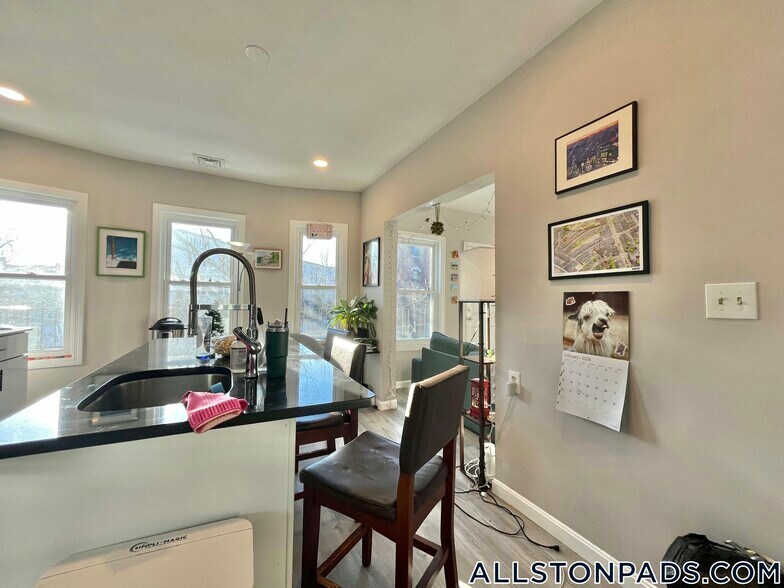 Building Photo - 66 Quint Ave