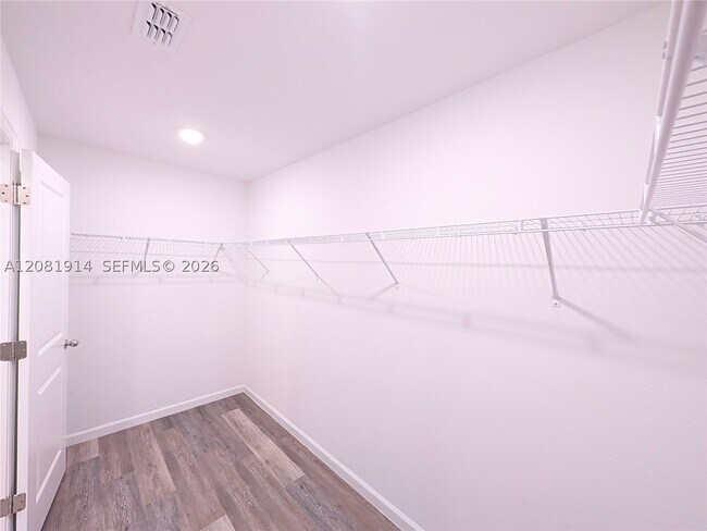 Building Photo - 890 Timberland Dr